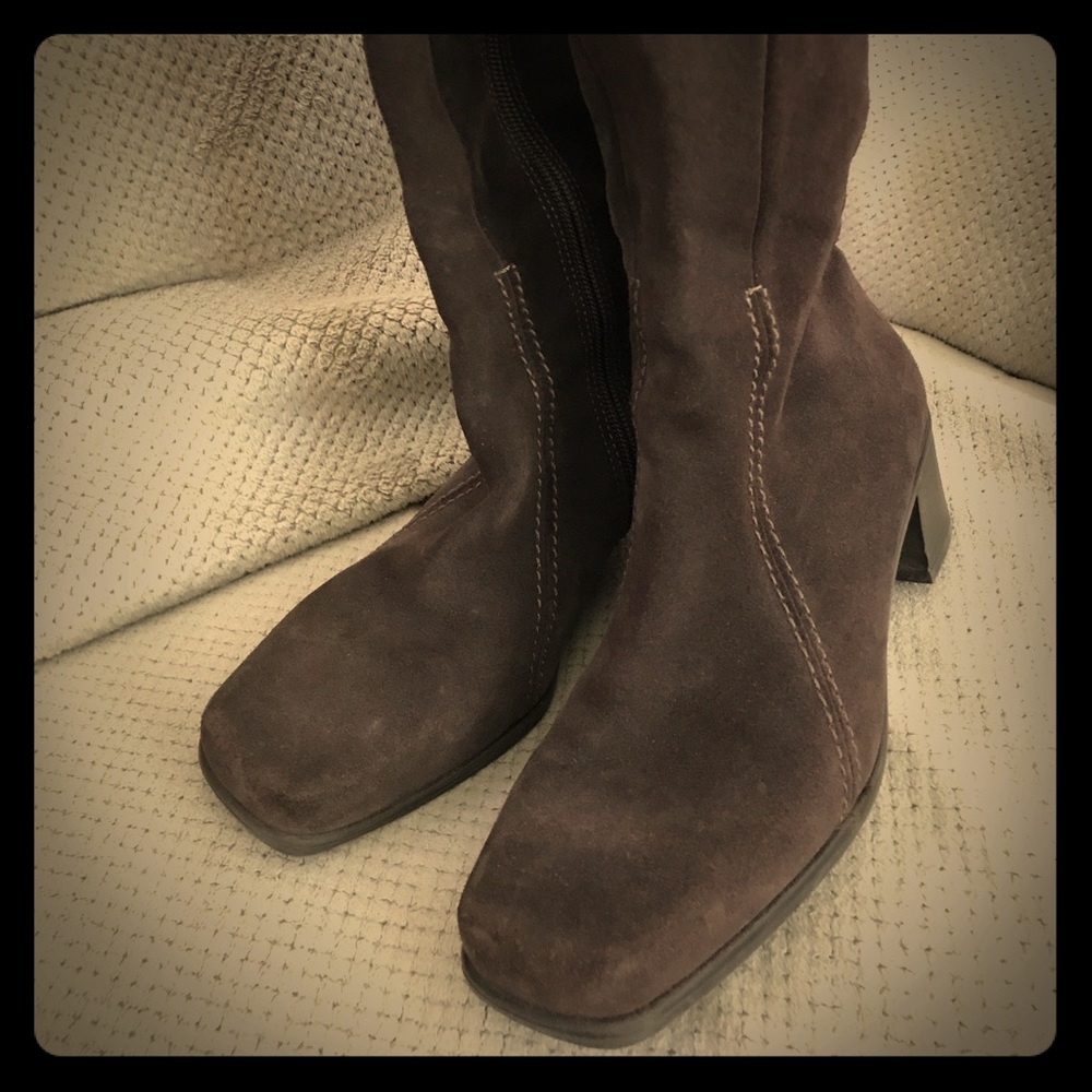 Gorgeous Brown Suede Boots!